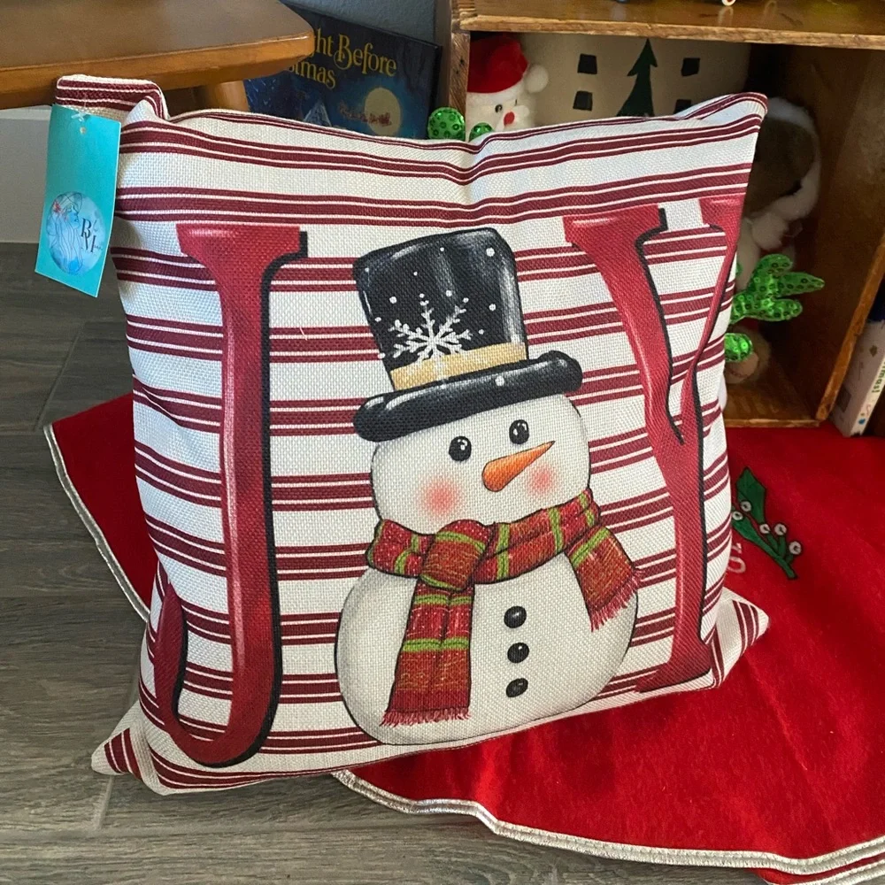 Festive Snowman Holiday Pillow NWT ⛄️